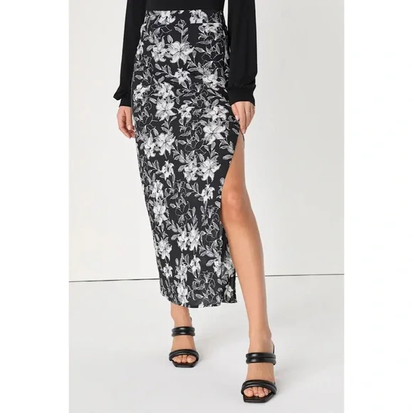 NWT Lulu’s Black and White Floral High Rise Midi Skirt - Picture 1 of 5